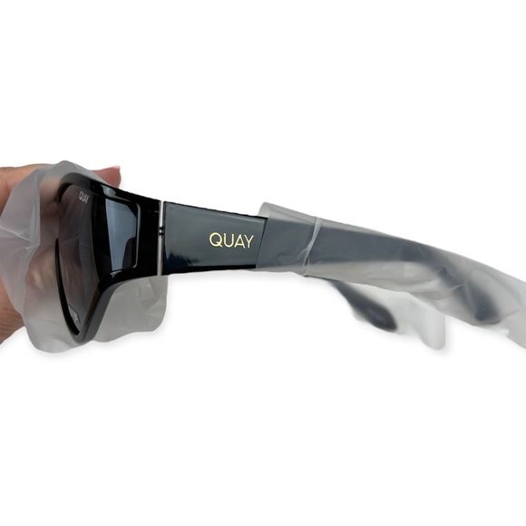 QUAY Secret Set Sunglasses Polarized Black Shield Frame Black Lens Unisex NWT - Picture 7 of 11